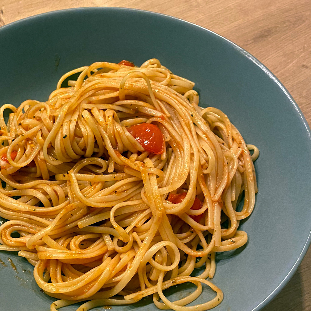 Pasta mit einer ganz schnellen Tomatensauce - schmeckt nicht nur im Veganuary.