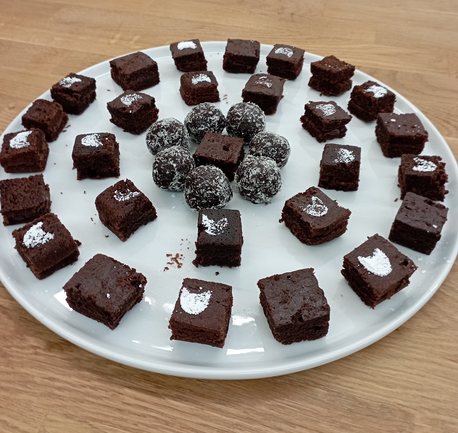 Nicht nur zum 9. Geburtstag von Uptasia wird bei upjers gebacken. Diese Brownies wurden - einfach so - von der Game Designerin fürs Team gemacht.